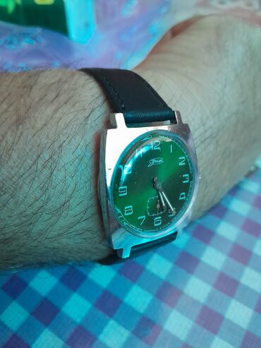 Спецодежда: Часы "Командирские " и "ЗИМ" механические. советский. по 6000 сом.цена — 9