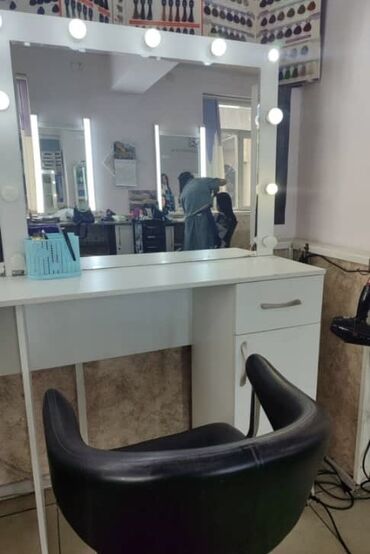 кожанные кресла: Сдаётся в аренду парикмахерское кресло 💇‍♀️💄 Для мастера-универсала