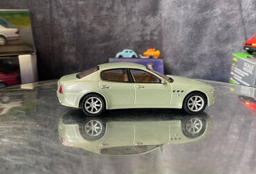 Avtomobil modelləri: Коллекционная модель Maserati Quattroporte V light green 2005 — 7