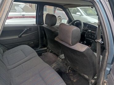 Volkswagen: Volkswagen Passat: 1990 г., 1.8 л, Механика, Бензин, Седан