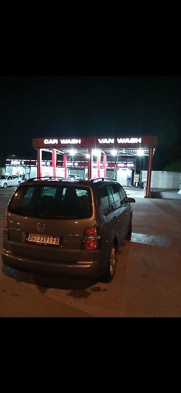 multimedije za auto: Volkswagen2.0tdi Touran – porodični MPV - Karoserija: 5 vrata, siva — 2