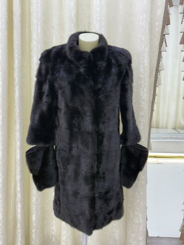 кышкы отук: Шуба из темного меха (визуально — норка) классической длины до колена