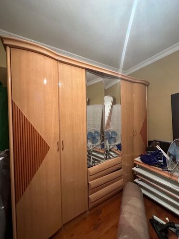 2ci el qapi: İşlənmiş, 6 qapı Düz dolab, Şifonyer lalafo.az -da 2ci el qapi: İşlənmiş, 6 qapı Düz dolab, Şifonyer