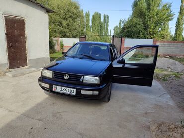 Volkswagen: Volkswagen Vento: 1995 г., 1.8 л, Механика, Бензин, Седан