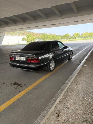 Mercedes-Benz: Mercedes-Benz E‑Class (W210) sedan Salam avtomabıl gundelık sürülür — 4