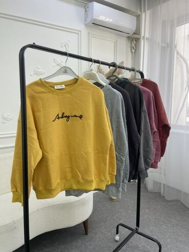 стильная одежда больших размеров для женщин: Свободные свитшоты унисекс с круглым вырезом. - Материал: плотный