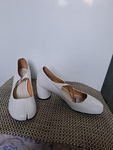 foot patch: Новые кожаные туфли на устойчивом каблуке (6 см), Самовывоз с — 1