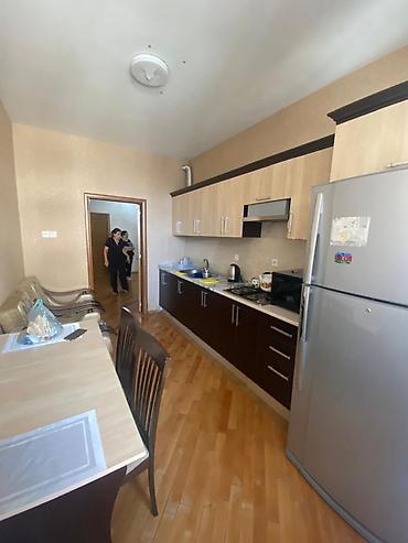bir otaql: Xətaidə 3 otaqlı (148 kv) səliqəli mənzil kirayə verilir.Ev təmirlidir — 9