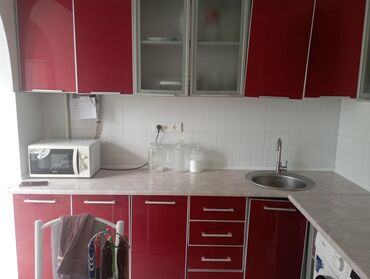 стенка детская польша: Кухонный гарнитур, цвет - Красный, Б/у