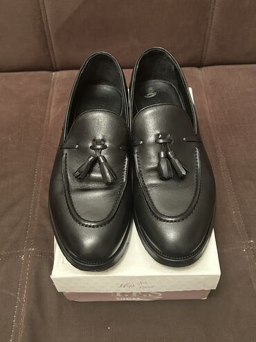 черные мужские мокасины: Orginal dəri ayaqqabıdır. Türkiyədən alınıb . Keyfiyyətlidir . 1 həftə