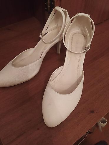 кумуш саат: Туфли, 36, 4F, Колдонулган, түсү - Ак, Өзү алып кетүү — 2