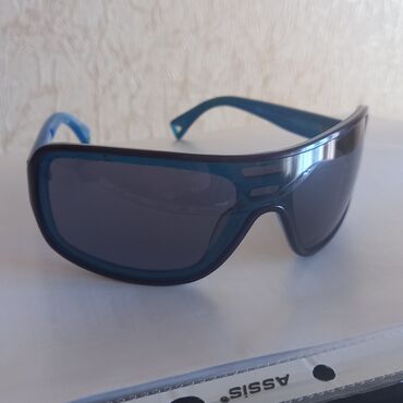 Eynəklər: Emporio Giorgio Armani şirkətinin qalxan formalı eynəyi. - 2011-ci -da lalafo.az — 18 Eynəklər: Emporio Giorgio Armani şirkətinin qalxan formalı eynəyi. - 2011-ci — 18