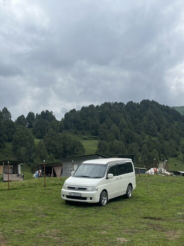 диска степ вагон: Honda Stepwgn, белый минивэн - Кузов: компактный однообъёмник, 5