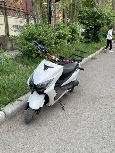 Скутеры: Скутер M8, 175 куб. см, Бензин, Б/у