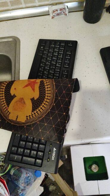 sistem bloku qiymeti: Her bir şeyi işlek veziyyetdededir. üzerinde 100 manatli tekce SSD