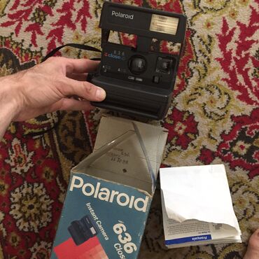 Фотоаппараты: Polaroid в коробке с документами. полностью рабочий