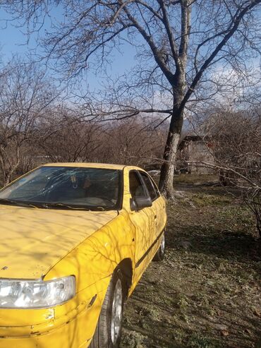 Iran Khodro: Avtomobil: Sarı rəngli sedan, Azərbaycan qeydiyyat nişanı 15-BV-659 — 3