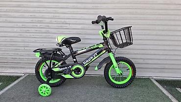 Детские велосипеды: Детский велосипед в синем цвете, оснащенный дополнительными боковыми — 7