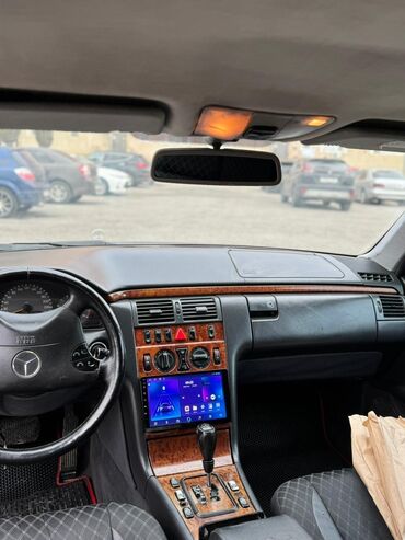 Mercedes-Benz: Mercedes-Benz E-Class: 2.2 l | 1999 il Sedan — 11