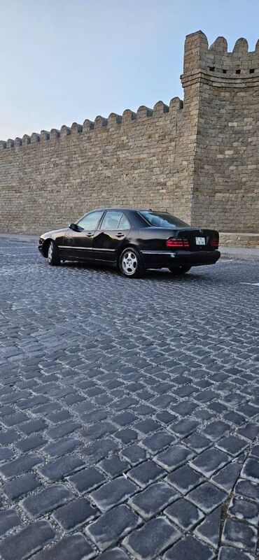 Mercedes-Benz: Mercedes-Benz E 320: 3.2 l | 2002 il Sedan — 20