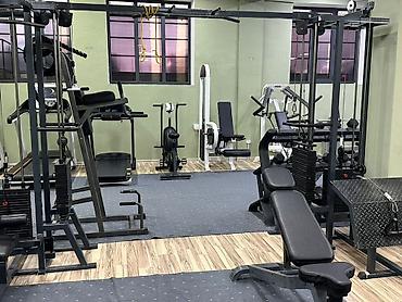 Аренда спортивных залов: ПРОДАЮТСЯ ТРЕНАЖЕРЫ+ШКАФЫ/КОВРЫ/СТОЙКИ цена договорная ! + Тренажёрный — 8