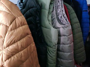 Ostalo: Muške i ženske lagane puffer jakne - Model: kratke, prošivene puffer — 10