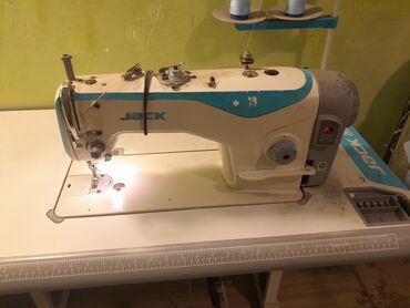 Техника и электроника: Швейная машина Jack, Полуавтомат
