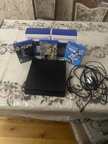 ps4 fc 24: Salam Aleykum ps4 500gb slim qiymet sondur 2 pult 3 oyun uzerinde ela