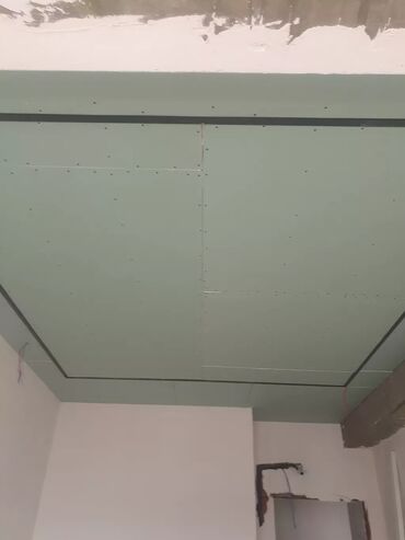 Alçipan: Peşəkar alcipan ustası Alçipan işləri görülür: • Arakəsmə • Asma tavan — 2