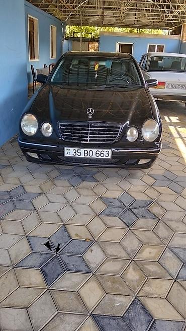 fiat 500 ehtiyat hisseleri: Mercedes-Benz E‑Class (W210) sedan - Gövdə: sedan, qara rəng - Kuzov — 4