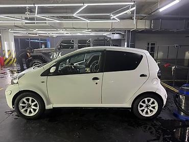byd e6: Toyota Aygo: 2011 г., 1 л, Бензин — 2