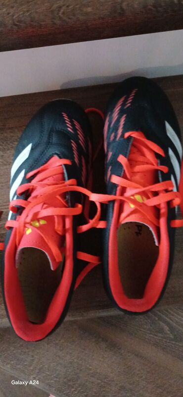 Digər idman və istirahət malları: Butslar Adidas