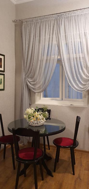 Mənzillər: Şəhərin düz mərkəzində 2 otaglı təmirli mənzil kirayə verilir.Yaşamag — 3