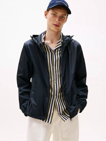 туалетная вода дольче габбана: Мужская ветровка Tommy hilfiger с капюшоном, темно-синяя - Лаконичный