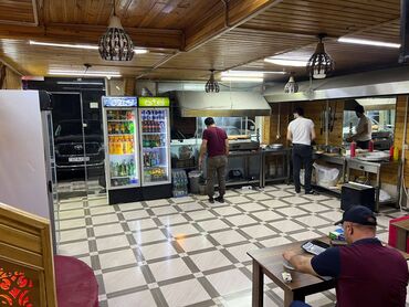 Restoran, kafelər: Yeni Günəşlidə yerləşən ümumi sahəsi 1500 kv,m olan, yaxşı təmirli — 2