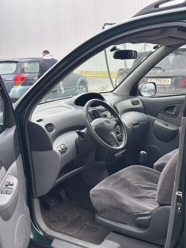 Toyota: Toyota Yaris Verso: 2000 г., 1.5 л, Механика, Бензин, Универсал — 7