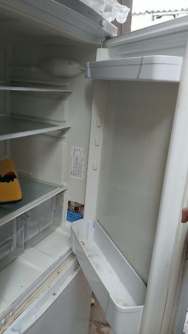 soyuduculari: Indesit markalı ikiqapılı soyuducu. Ağ rəngdədir, alt hissədə — 3