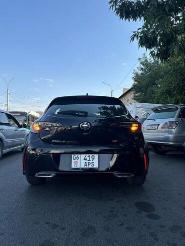 маленькая машина: Toyota Corolla: 2018 г., 2 л, Автомат, Бензин, Хэтчбэк