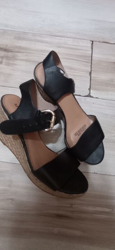 женские босоножки р 39: Продаю турецкую, чисто кожаную обувь 39й размер. Отличного качества