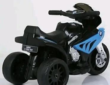 converse patike duboke: Ovaj licencirani BMW S1000RR motor pruža pravo iskustvo vožnje — 2