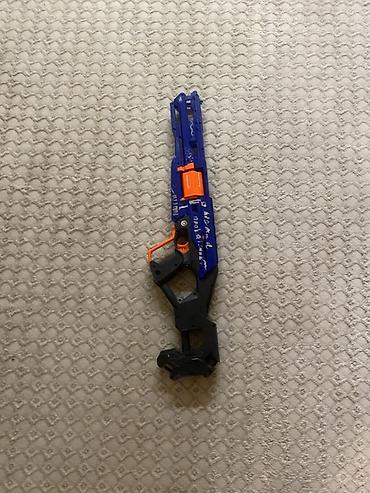 oyuncak silah: Oyuncaq blaster / tüfəng tipli atıcı təqdim olunur. Məhsul mavi, qara — 3