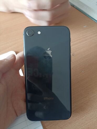 Apple iPhone: IPhone 8, Б/у, 64 ГБ, Jet Black, Чехол, 88 %