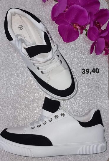 Women's Sneakers and athletic shoes: 41 na lalafo.rs — 11 Women's Sneakers and athletic shoes: 41 — 11
