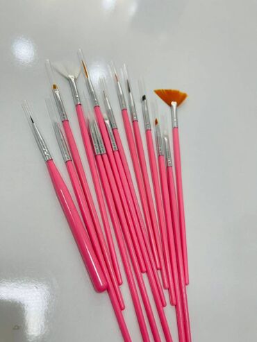 makyaj fırçası: Dırnaq qaynağı üçün fırça dəsti. 15 ədəd pink rəngdə. Mağazamızda hər