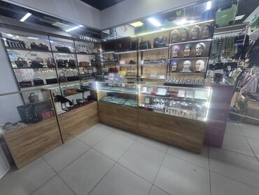 2 кв продажа: Продаю Бутик Островок в ТЦ, 8 м², 2 этаж