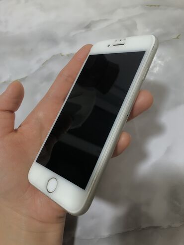 Apple iPhone: IPhone 7, Б/у, 32 ГБ, Белый, Зарядное устройство, Защитное стекло, Кабель, 100 %