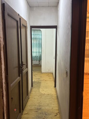 Uzunmüddətli kirayə mənzillər: Təcili satılır !!! 9mərtəbəli binanın 1ci mərtəbəsi. Ev köhnə — 6