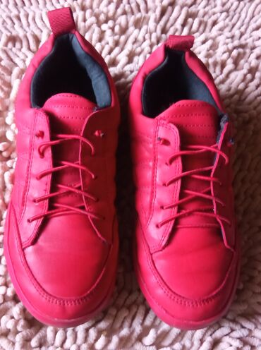красные детские туфли: Продаю кроссовки ZARA. Суперкачество в отличном состоянии. Размер