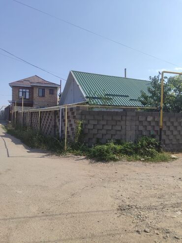 продаю дом в рассрочку в бишкеке: Дом, 70 м², 3 комнаты, Агентство недвижимости, Старый ремонт