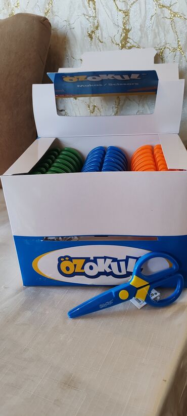 Uşaqlar üçün digər mallar: Hər növ məktəb ləvazimatları satılır — qələm, dəftər, pozan, xətkeş — 19